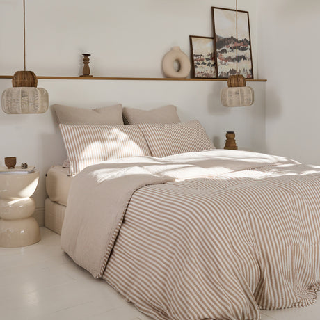 Linge de lit à larges et fines rayures