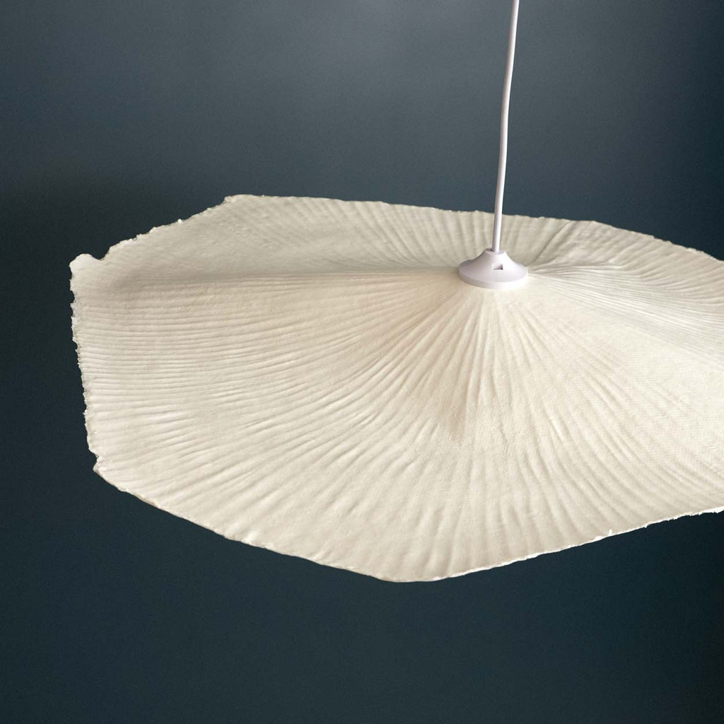 Suspension fleur en papier gaufré