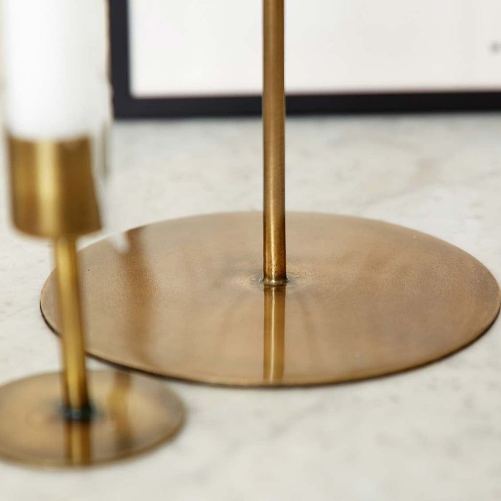 Bougeoir doré sur pied