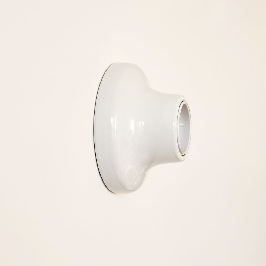 Applique en porcelaine blanche