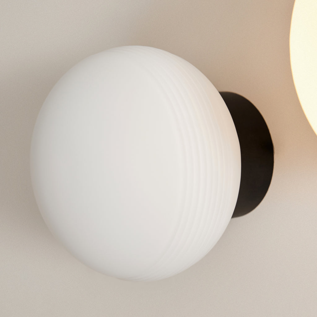 Applique globe strié noir