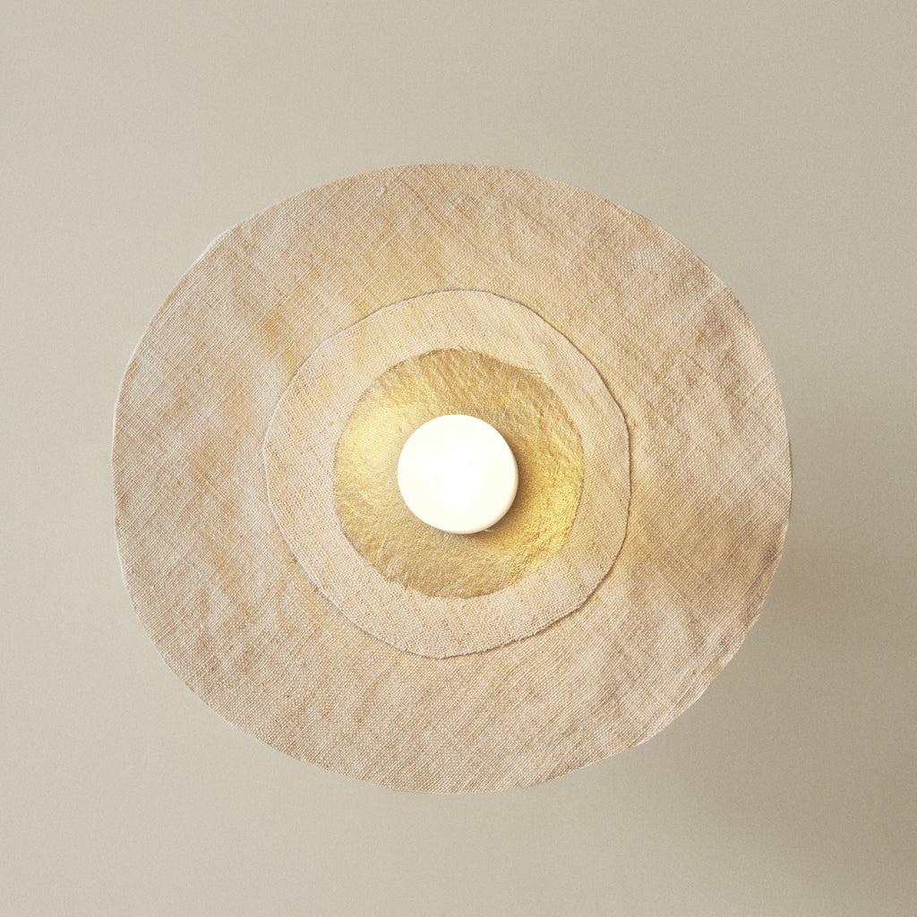 Lampadaire en papier mâché blanc – Le Petit Florilège