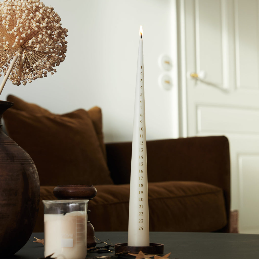 Bougie de l'Avent conique