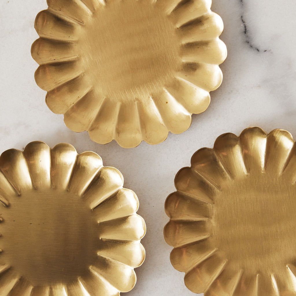 Petite coupelle fleur en laiton