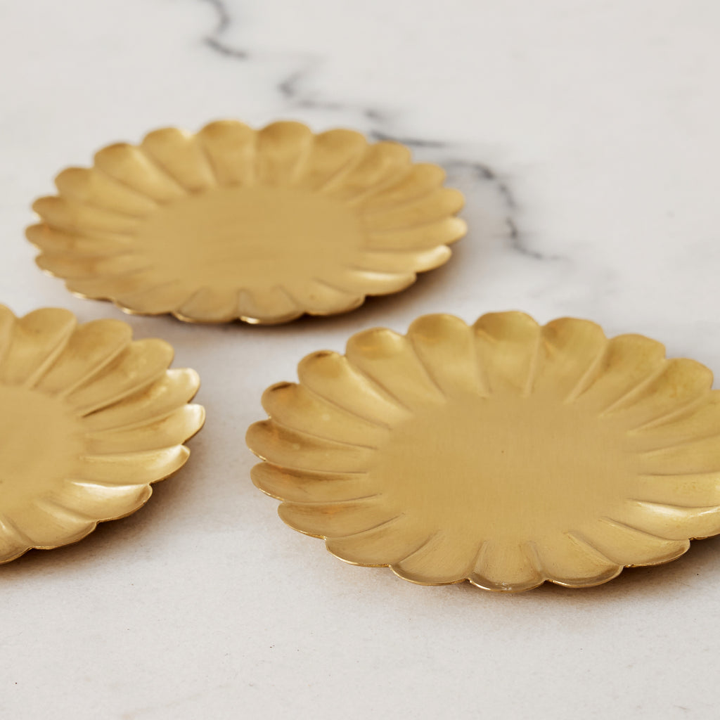 Petite coupelle fleur en laiton