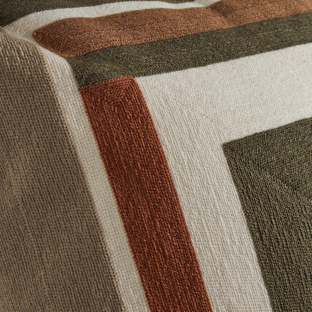 Coussin brodé kaki rose