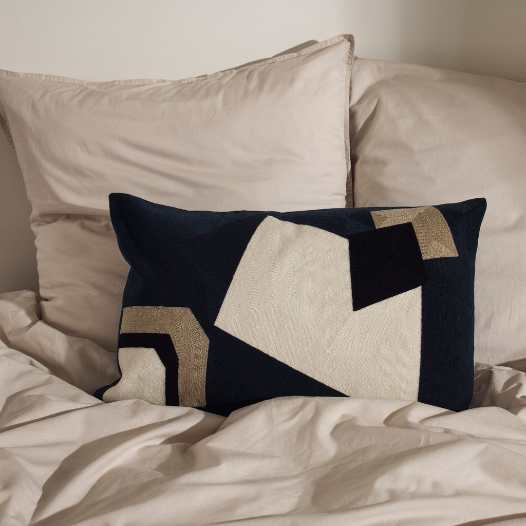 Coussin brodé bleu nuit