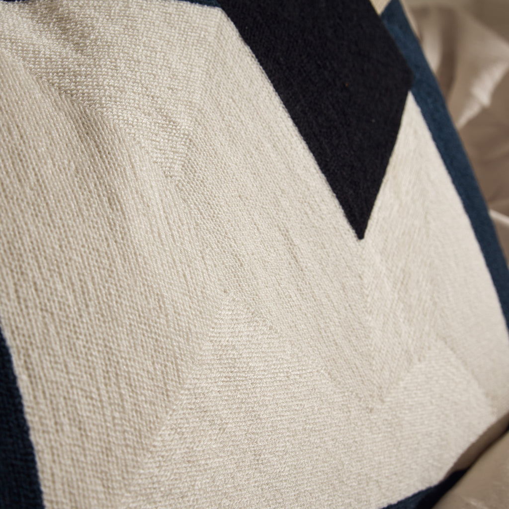 Coussin brodé bleu nuit