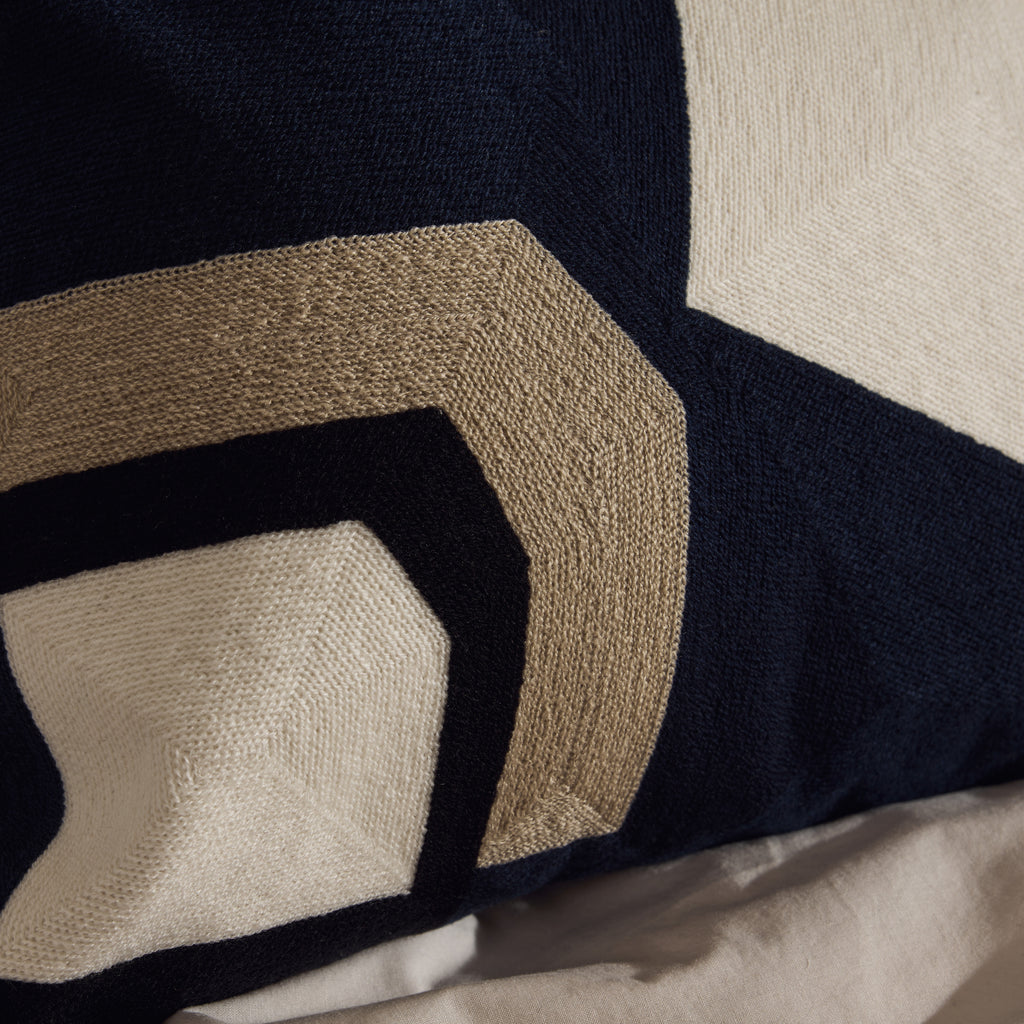 Coussin brodé bleu nuit