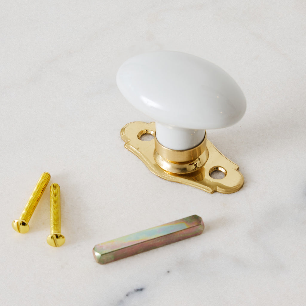 Poignée fenêtre en porcelaine et base dorée