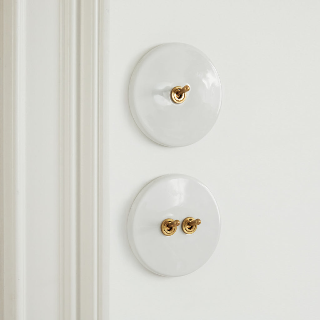 Interrupteur blanc porcelaine et laiton