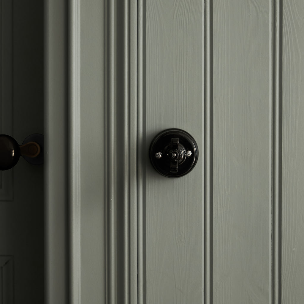 Interrupteur en porcelaine noire