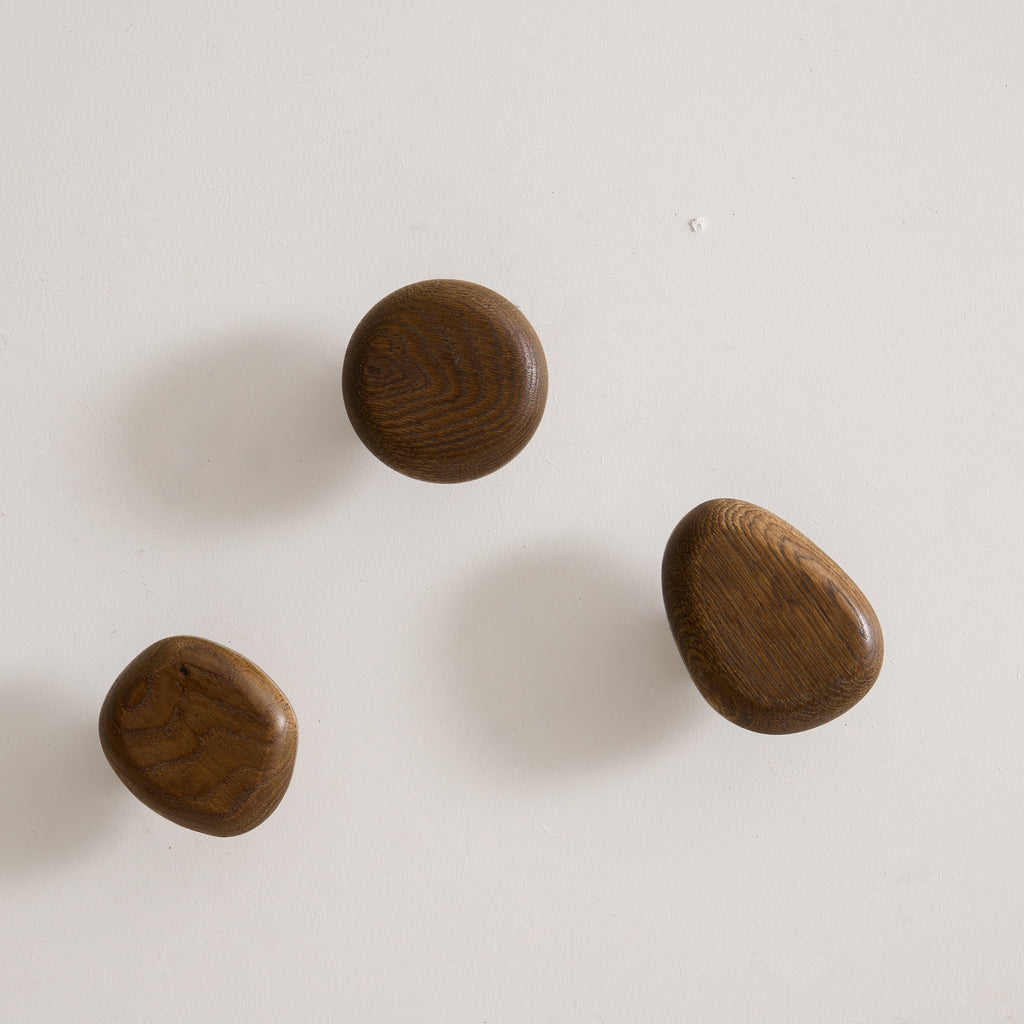 Lot de 3 patères en bois foncé