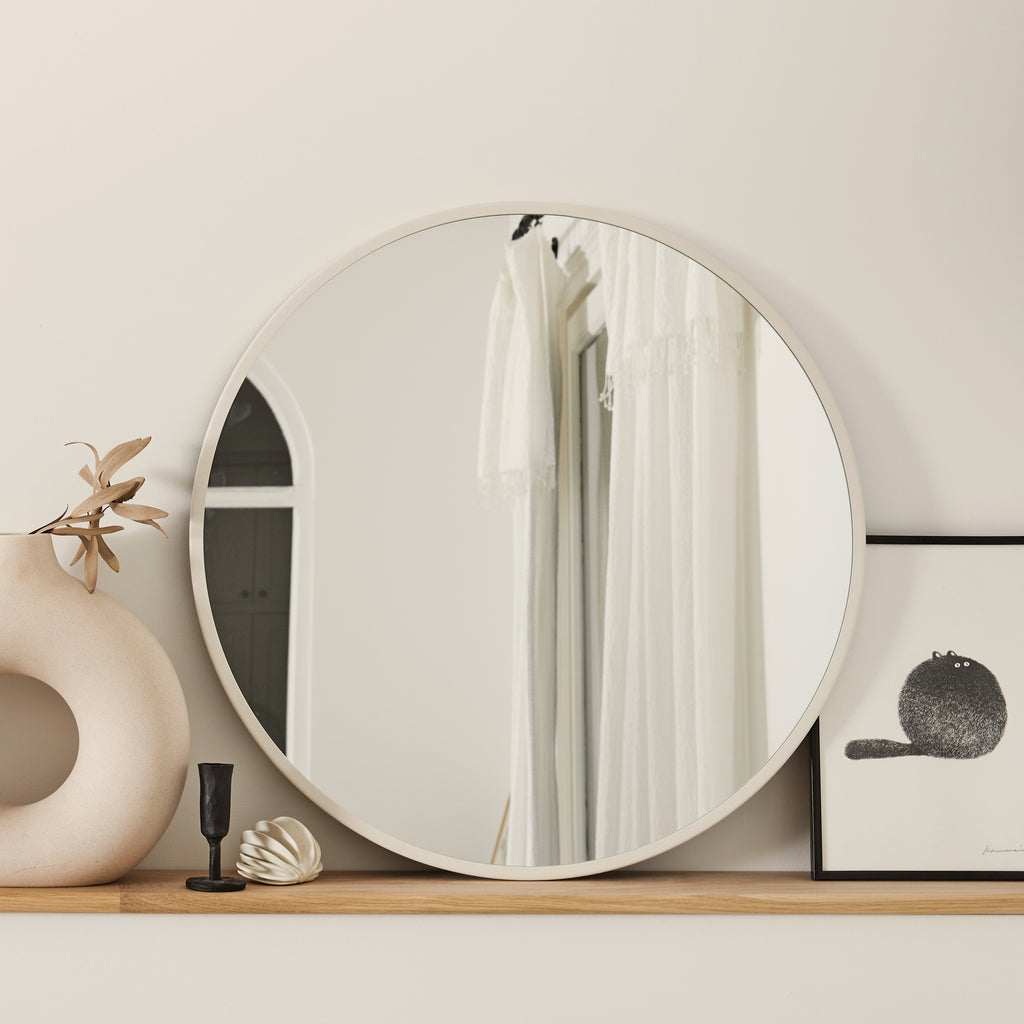 Miroir rond, bords blanc cassé