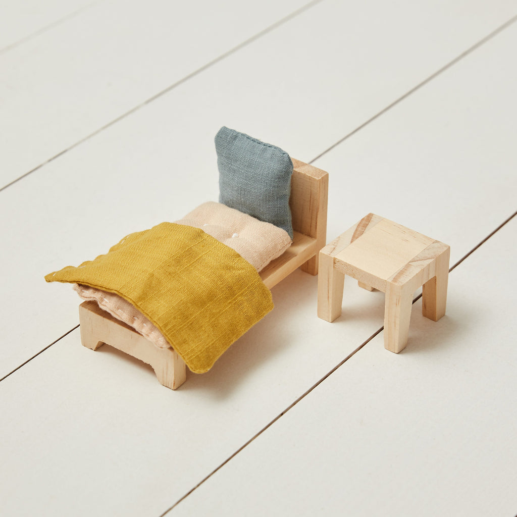 Mobilier pour maison de poupée