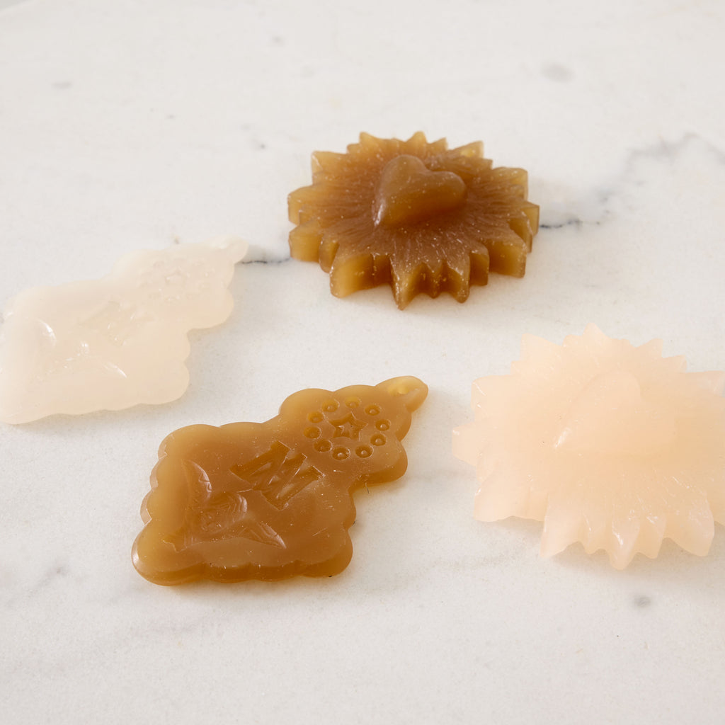 Pampille et ex voto en cire