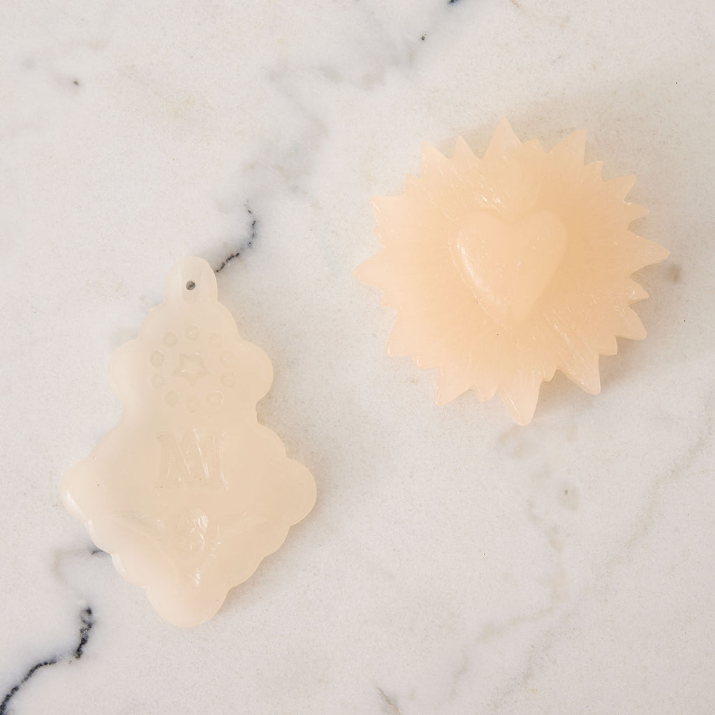 Pampille et ex voto en cire