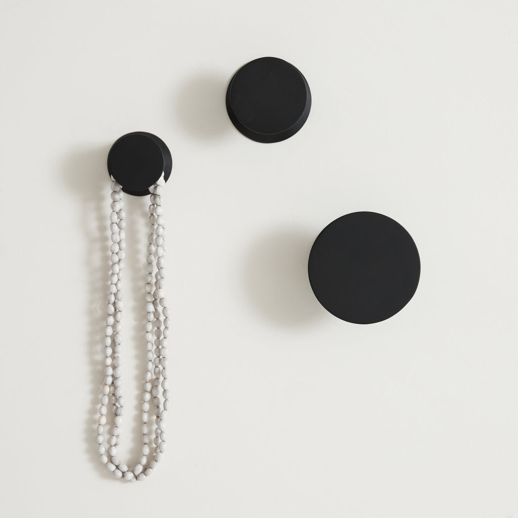 Patères rondes noires