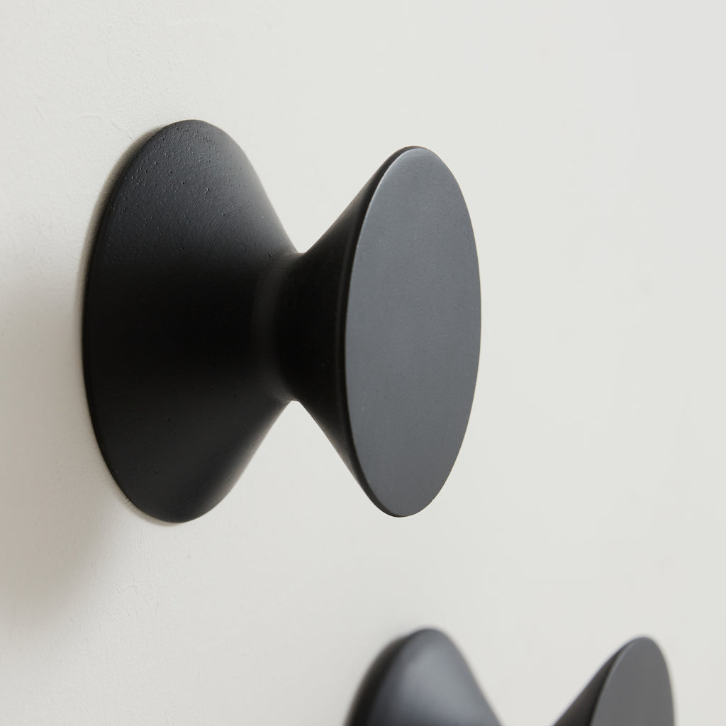 Patères rondes noires