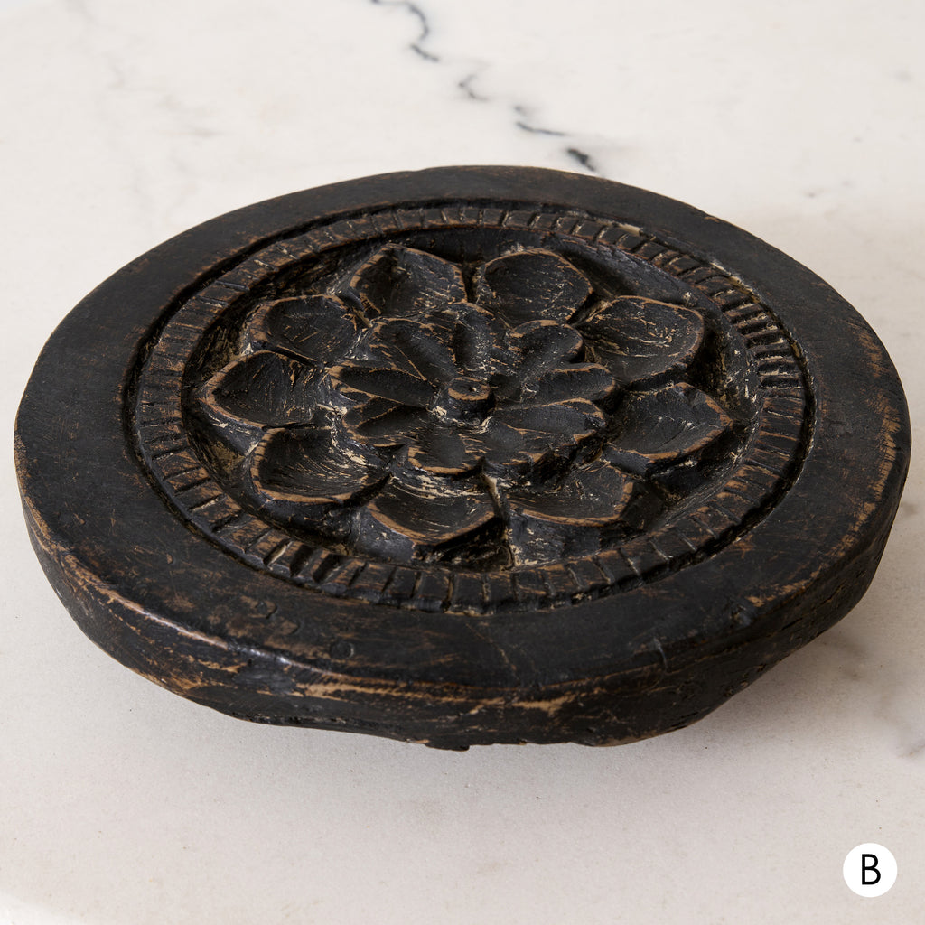 Plateau en bois brut noir