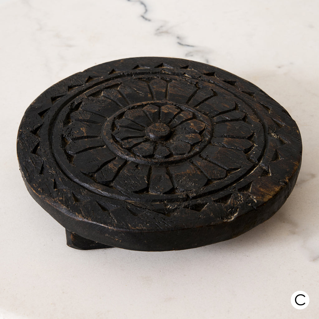 Plateau en bois brut noir