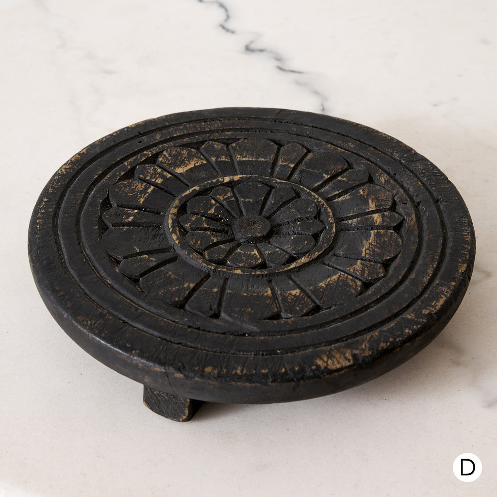 Plateau en bois brut noir