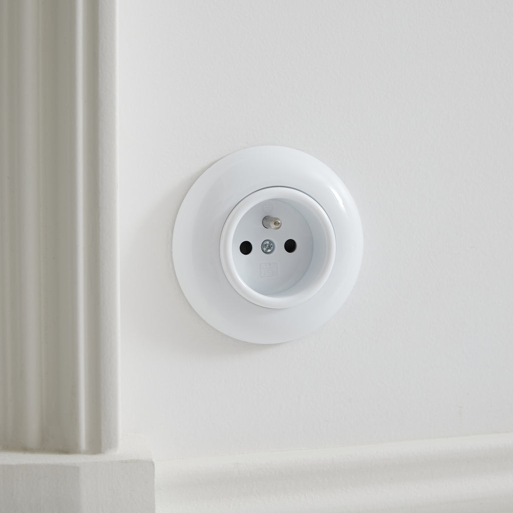 Prise ronde blanche