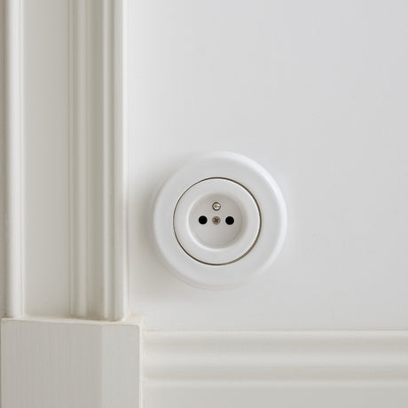 Prise ronde rétro en porcelaine