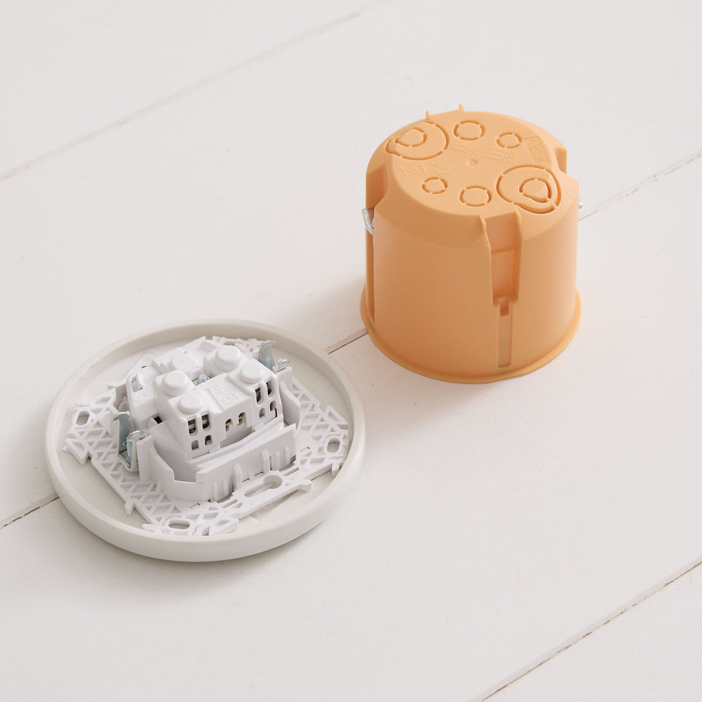 Prise ronde en porcelaine