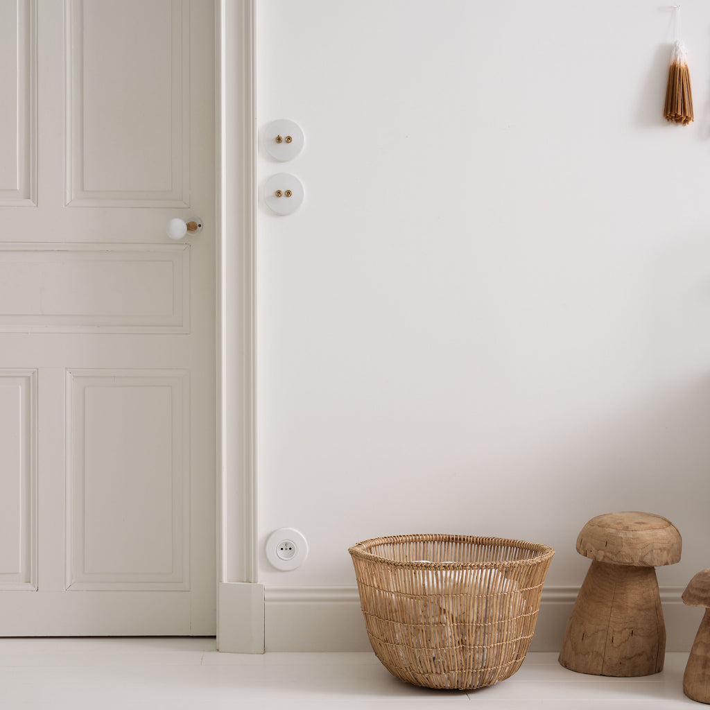 Prise ronde en porcelaine