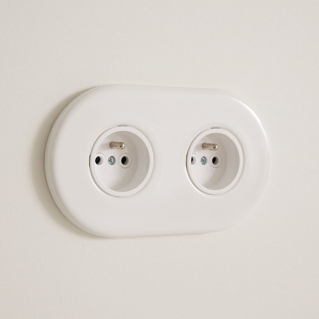 Prise ronde en porcelaine