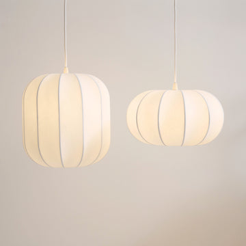 Suspensions Cocon en toile blanche translucide
