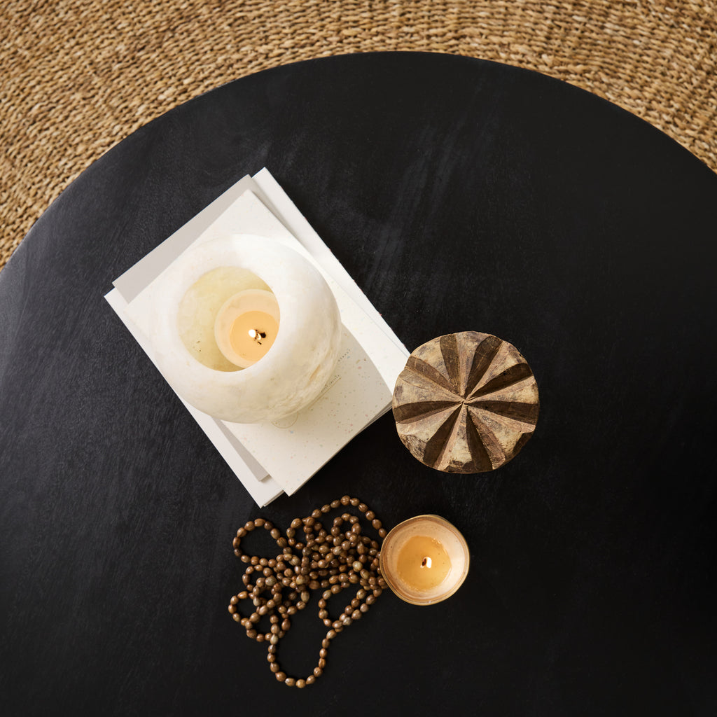 Table basse noire en manguier