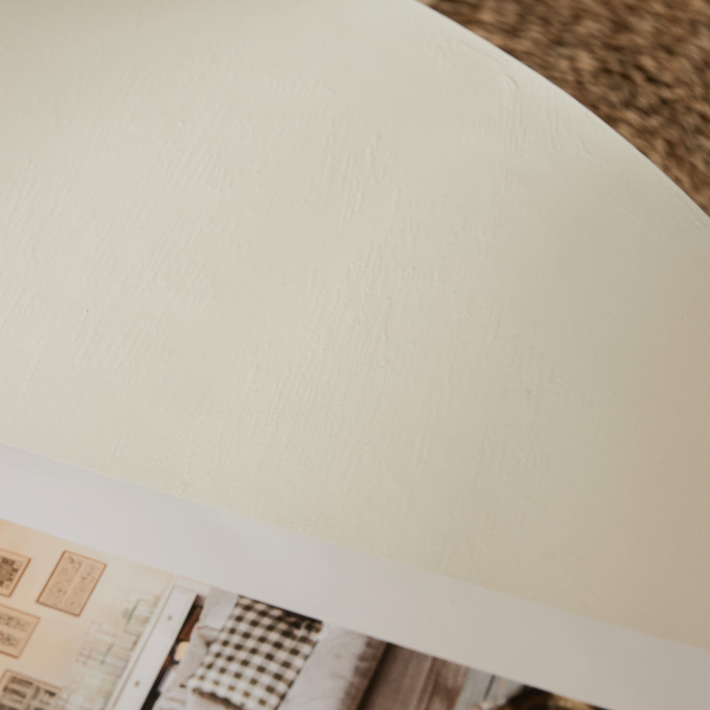 Table basse enduite à la chaux