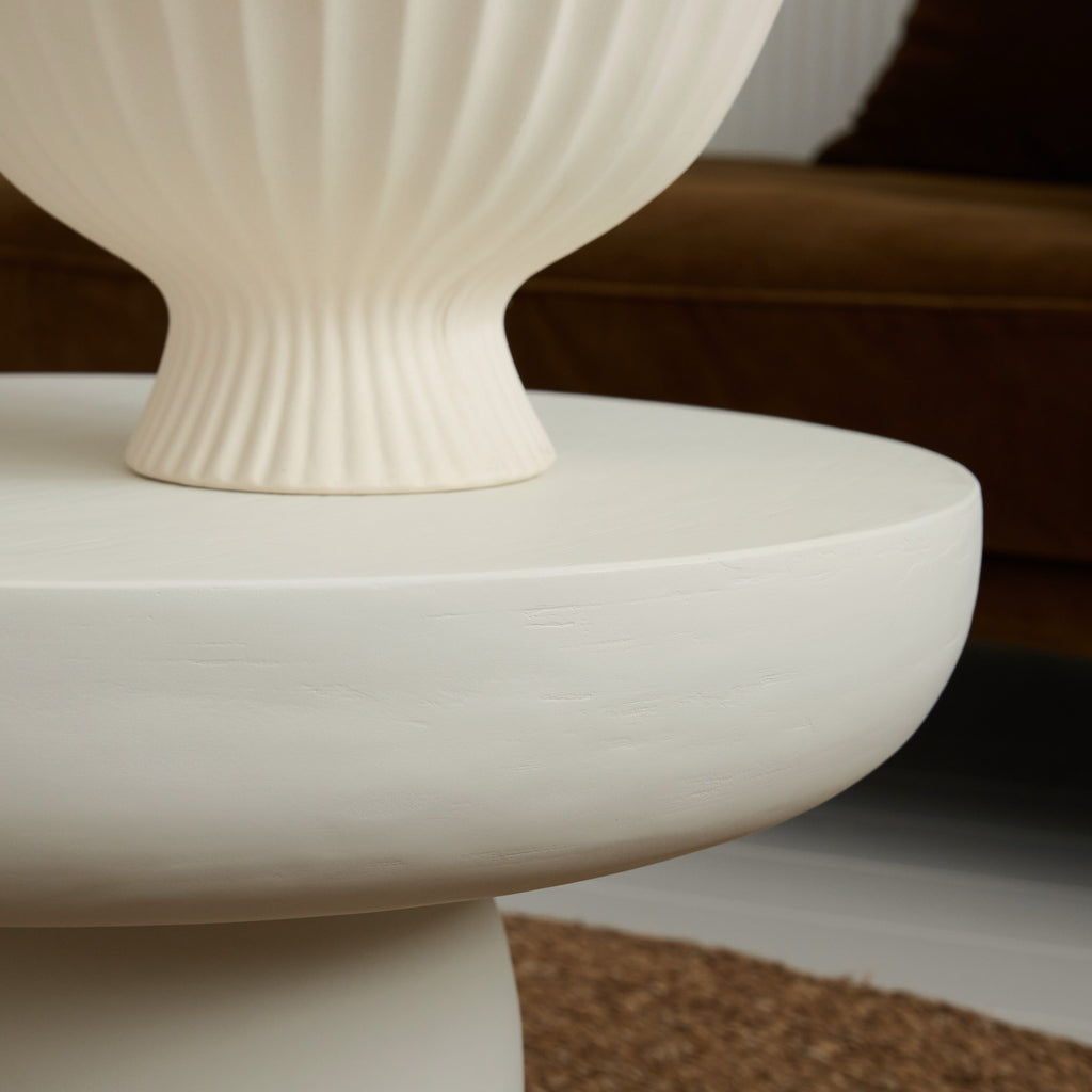 Table basse enduite à la chaux