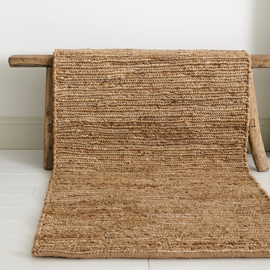 Long tapis tressé en chanvre nature