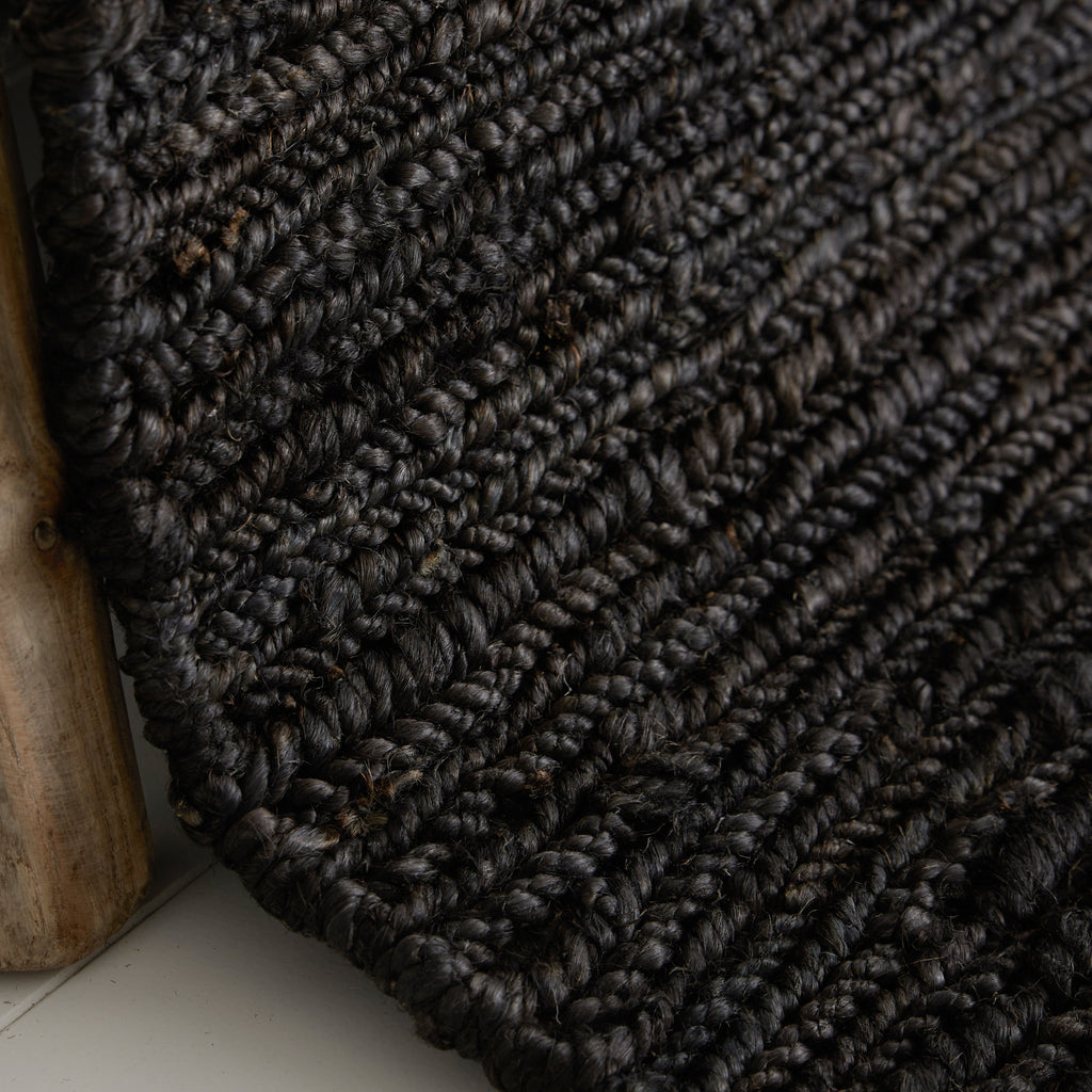 Long tapis en chanvre noir
