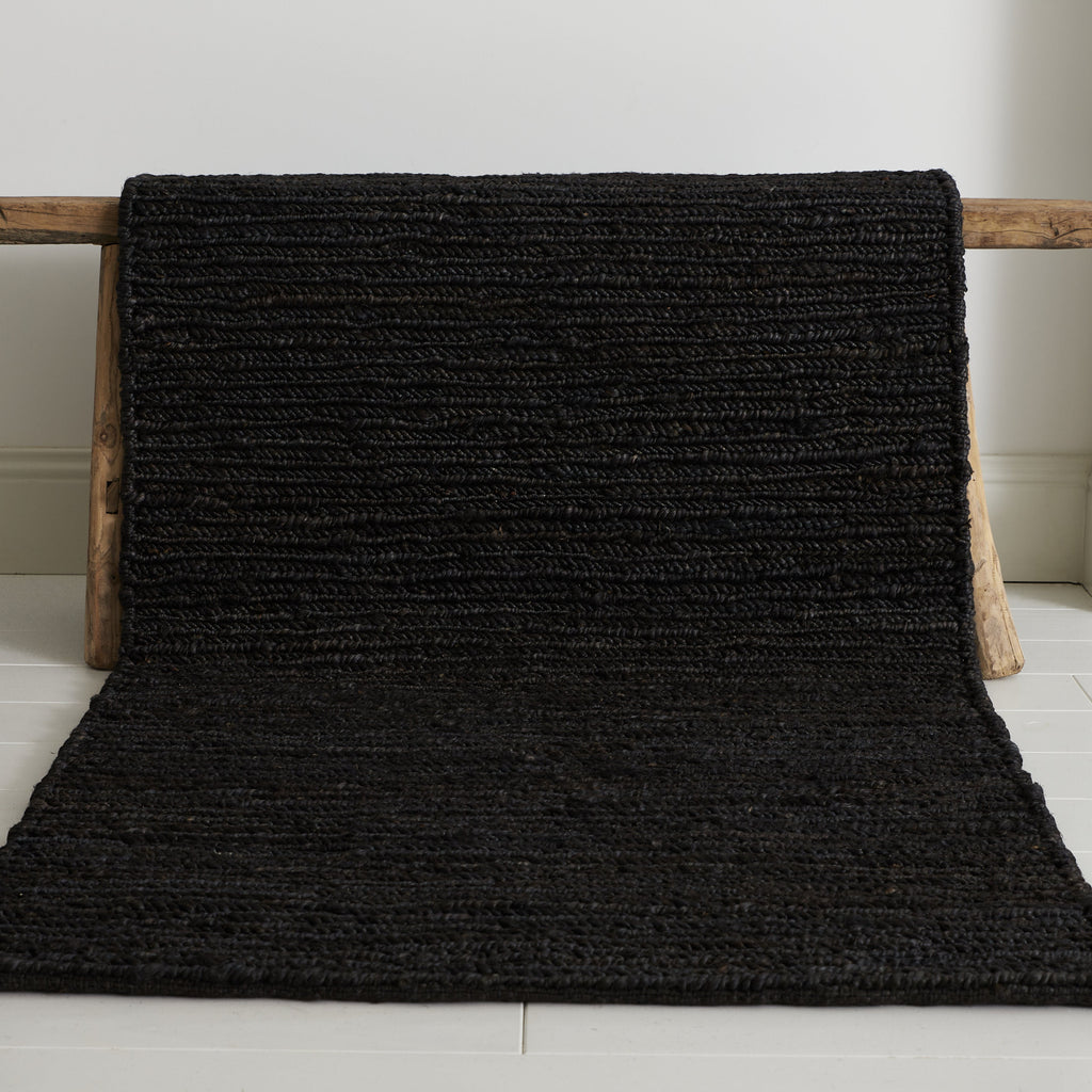 Long tapis en chanvre noir