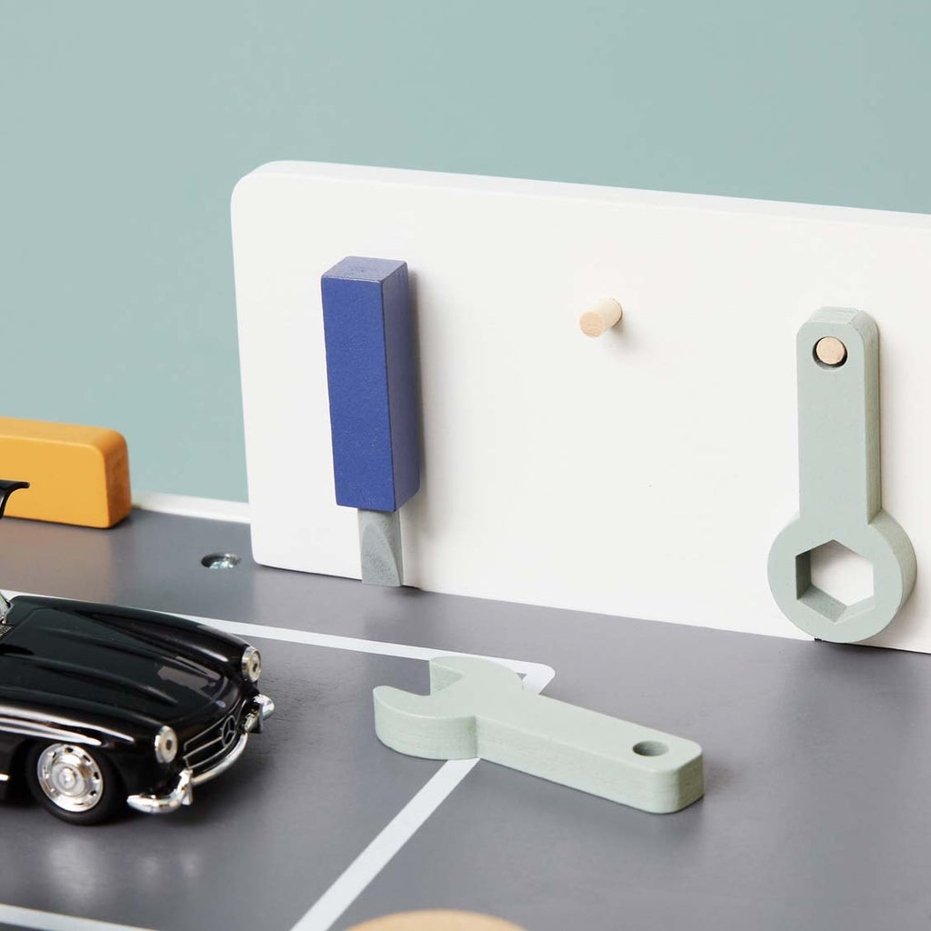 Station service en bois