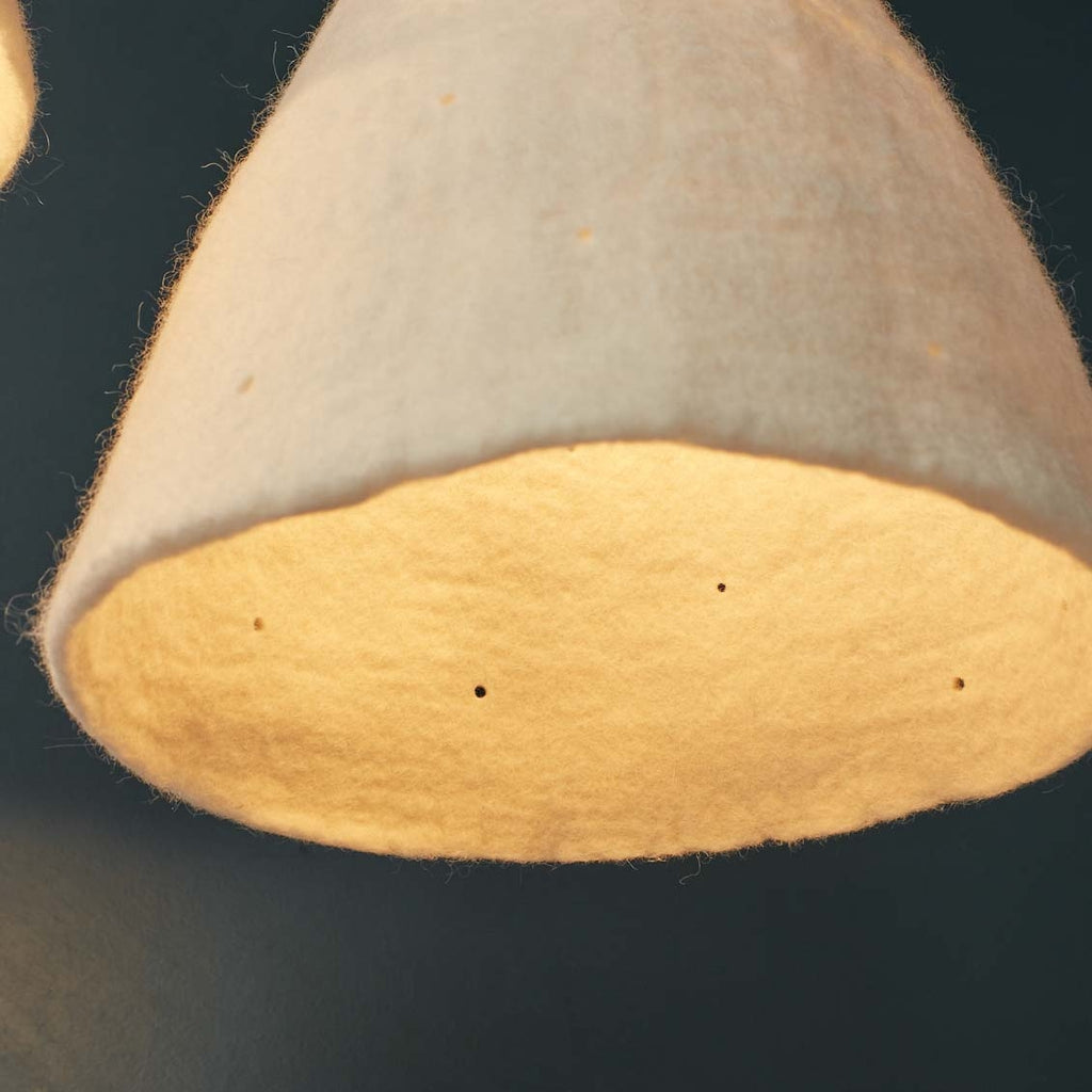 Abat-jour en feutre perforé