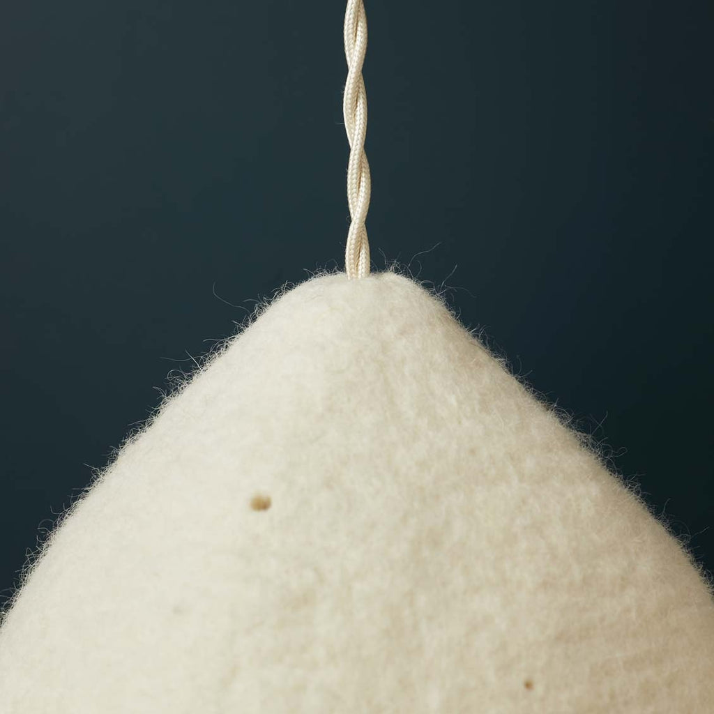 Abat-jour en feutre perforé