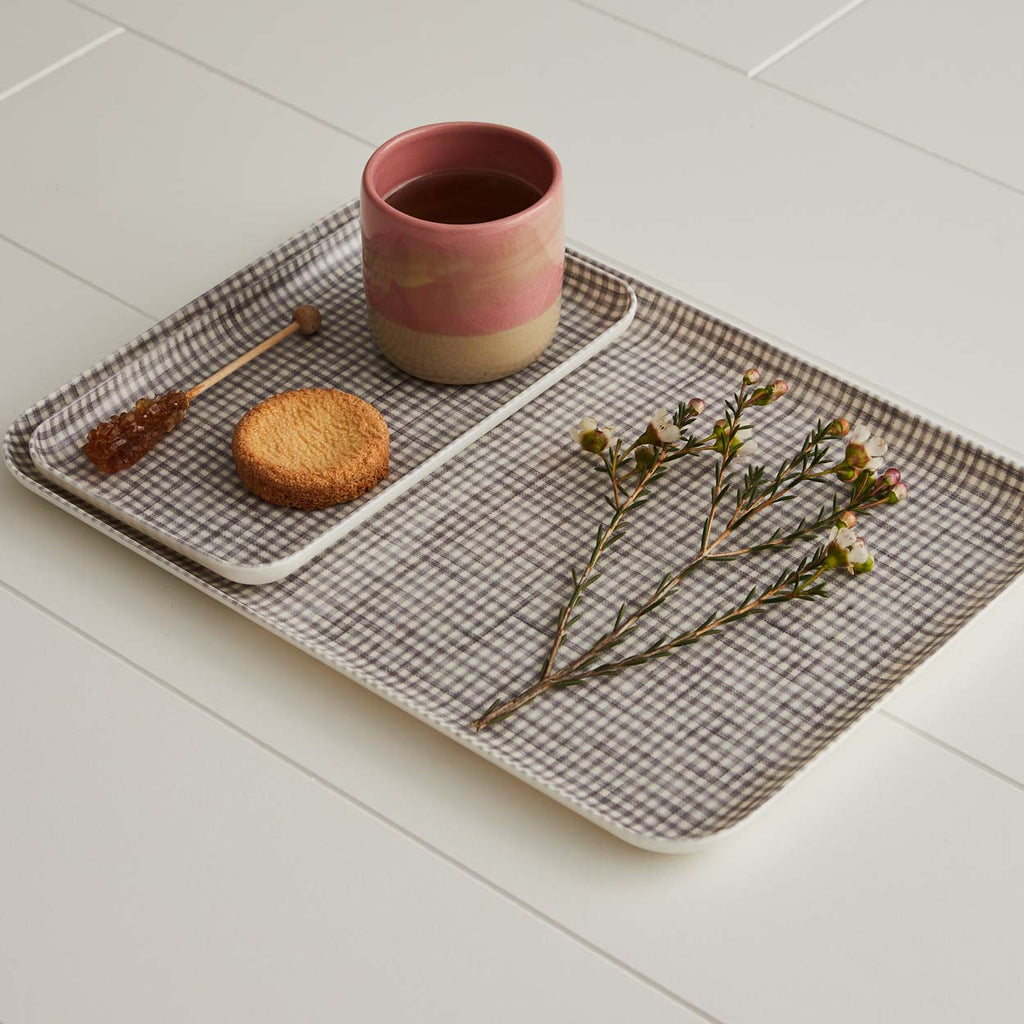 Plateau en lin à petit carreaux